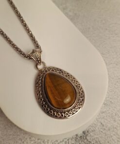 Colar de Metal Com Olho de Tigre