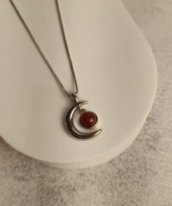 Colar Prateado Meia Lua Ágata Vermelha