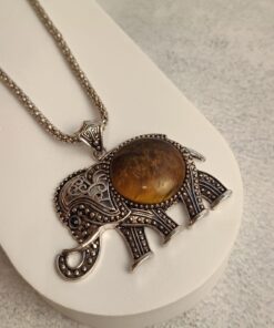 Colar de Metal Com Olho de Tigre