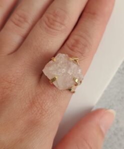 Anel Ajustável Dourado Quartzo Rosa