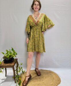 Vestido Indiano Curto Com Mangas