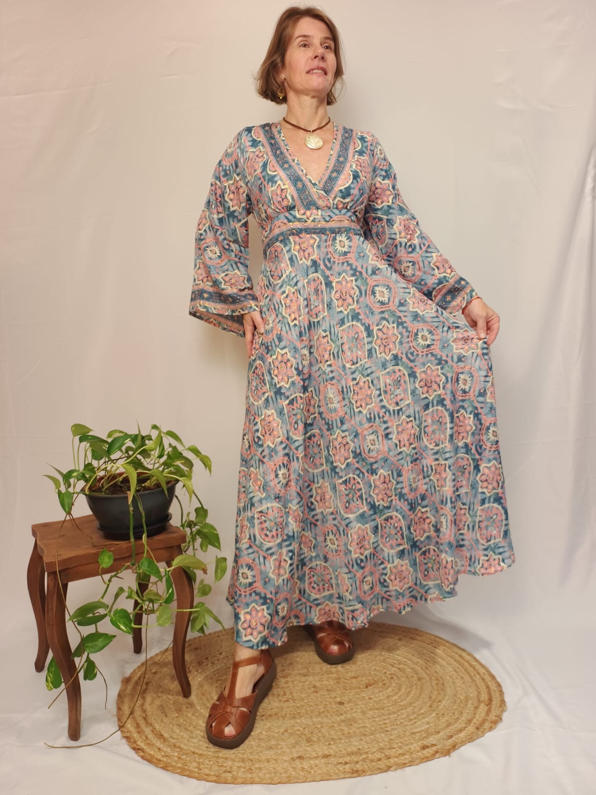 Vestido Indiano Poliéster Manga Longa Costas Abertas