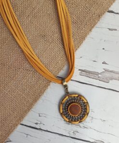 Colar Amarelo Courino Com Mandala