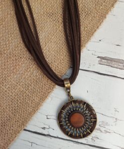 Colar Marrom Courino Com Mandala
