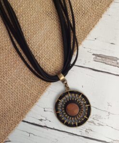 Colar Preto Courino Com Mandala