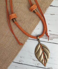 Colar Laranja Courino Com Folha