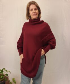Poncho Com Manga e Gola Alta