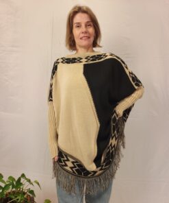 Poncho Com Manga e Franja