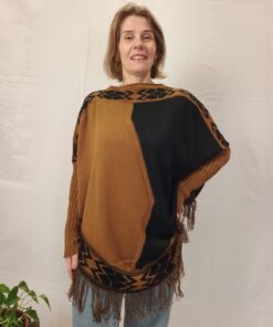 Poncho Com Manga e Franja