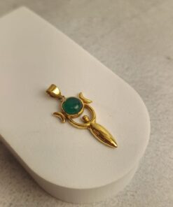 Pingente Dourado Deusa Tripla Quartzo Verde