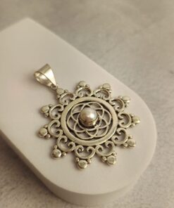Pingente Prateado Mandala Pérola