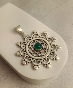 Pingente Prateado Mandala Quartzo Verde
