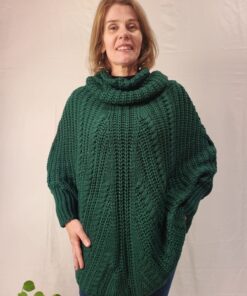 Poncho Com Manga e Gola Alta