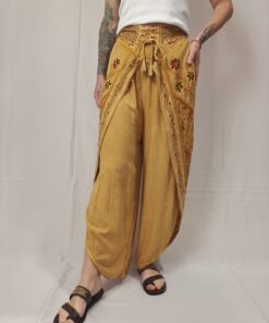 Calça Com Fenda