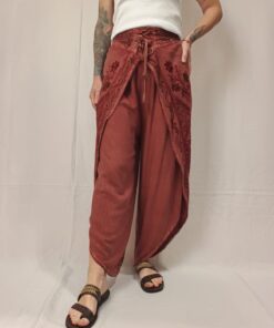 Calça Com Fenda